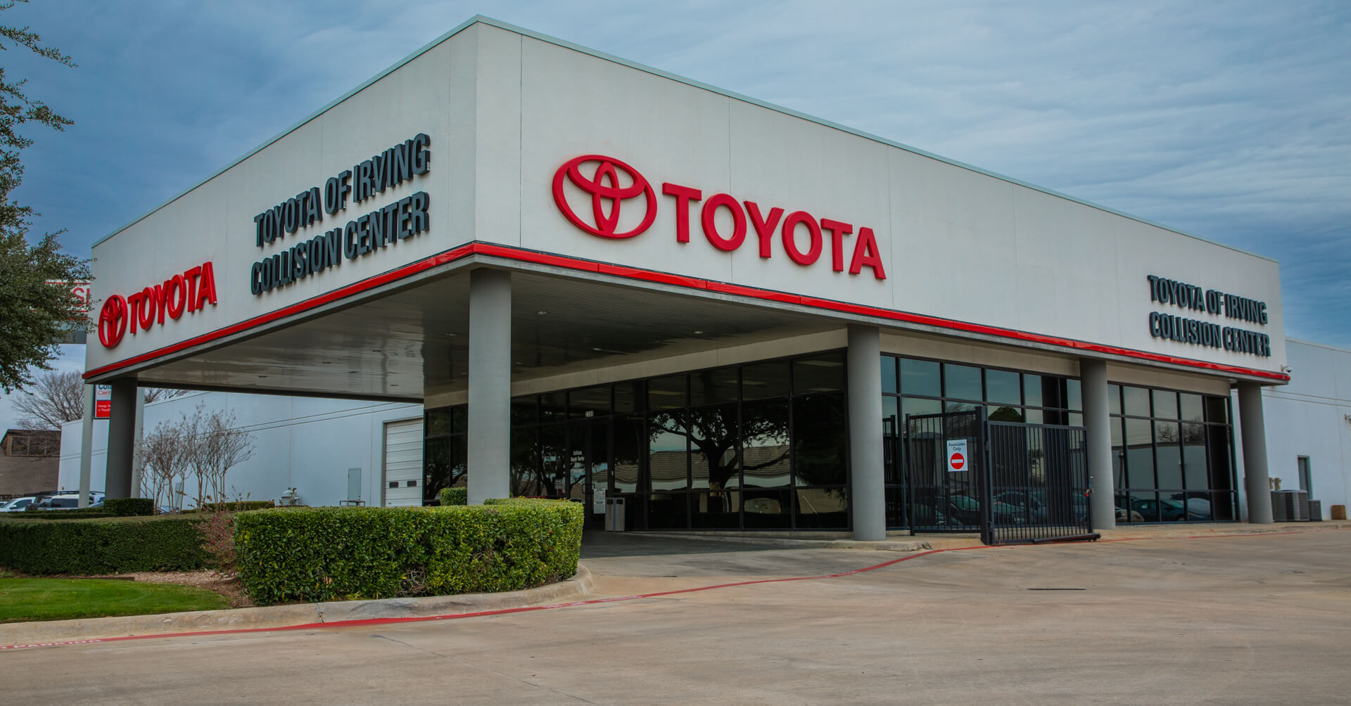 Exterior of Toyota of Irving Collision